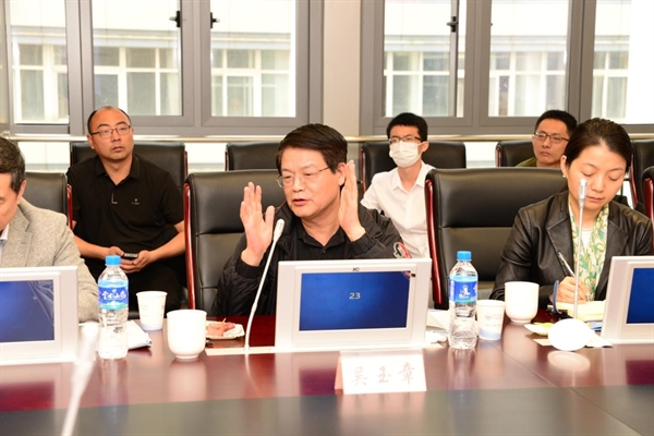 3吴玉章教授对学科发展提出宝贵建议