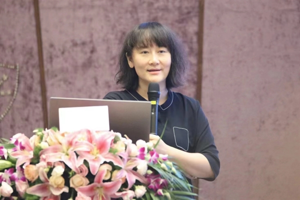3杜晓梦教授作《AI、大数据和医疗新时代的发展》专题辅导