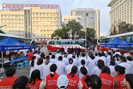 1074名医务人员无偿献血332260毫升，昆医大附一院开展医务人员无偿献血月活动